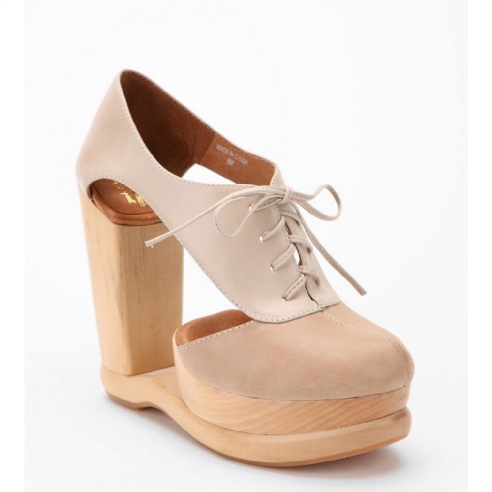 Quick Sale!! JC Cutout Oxford Wedge